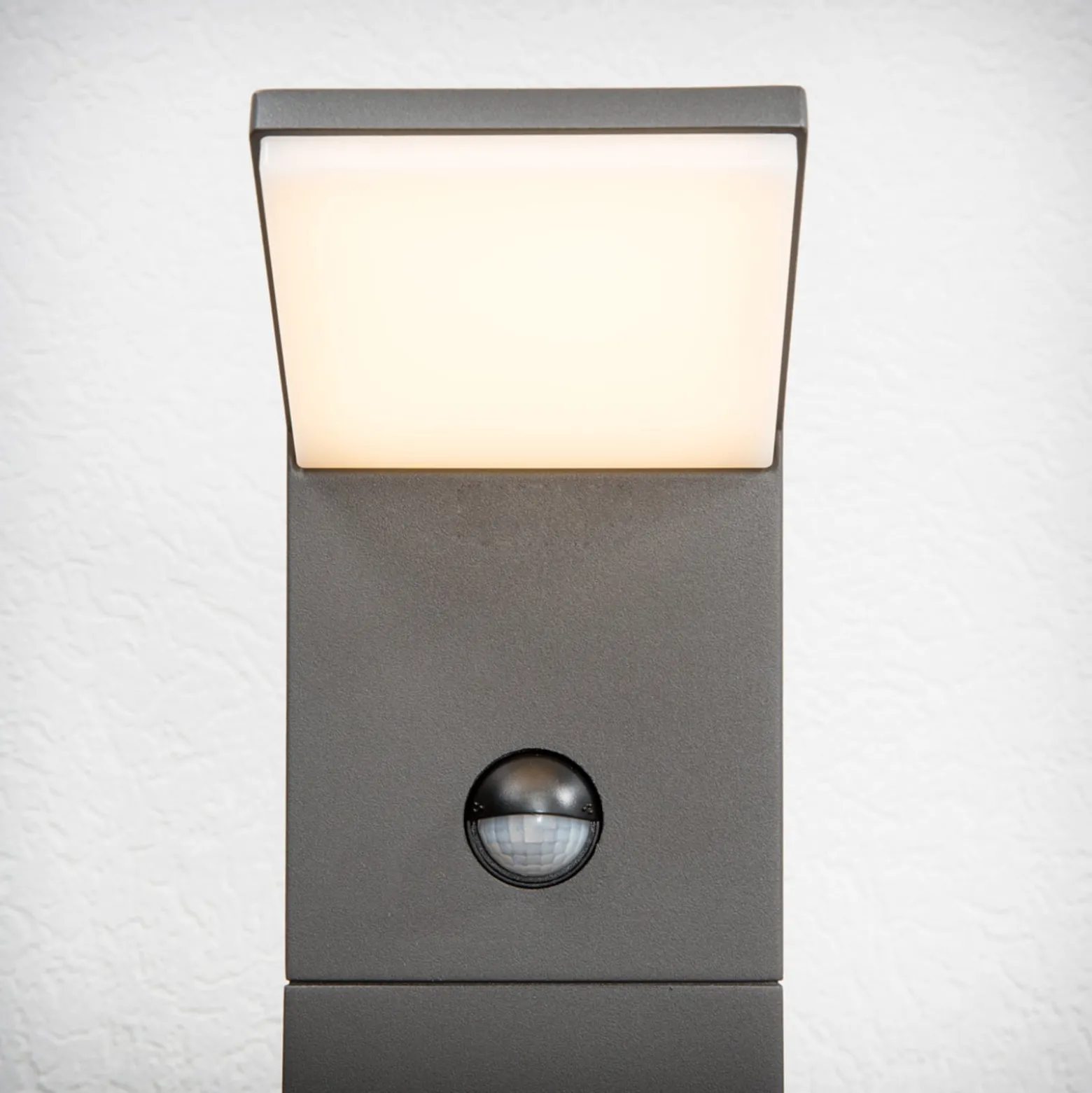 Lucande LED-Wegeleuchte Nevio, Sensor, 100cm, anthrazit