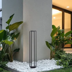 Lucande LED-Wegeleuchte Thorvid, Höhe 120 cm, schwarz