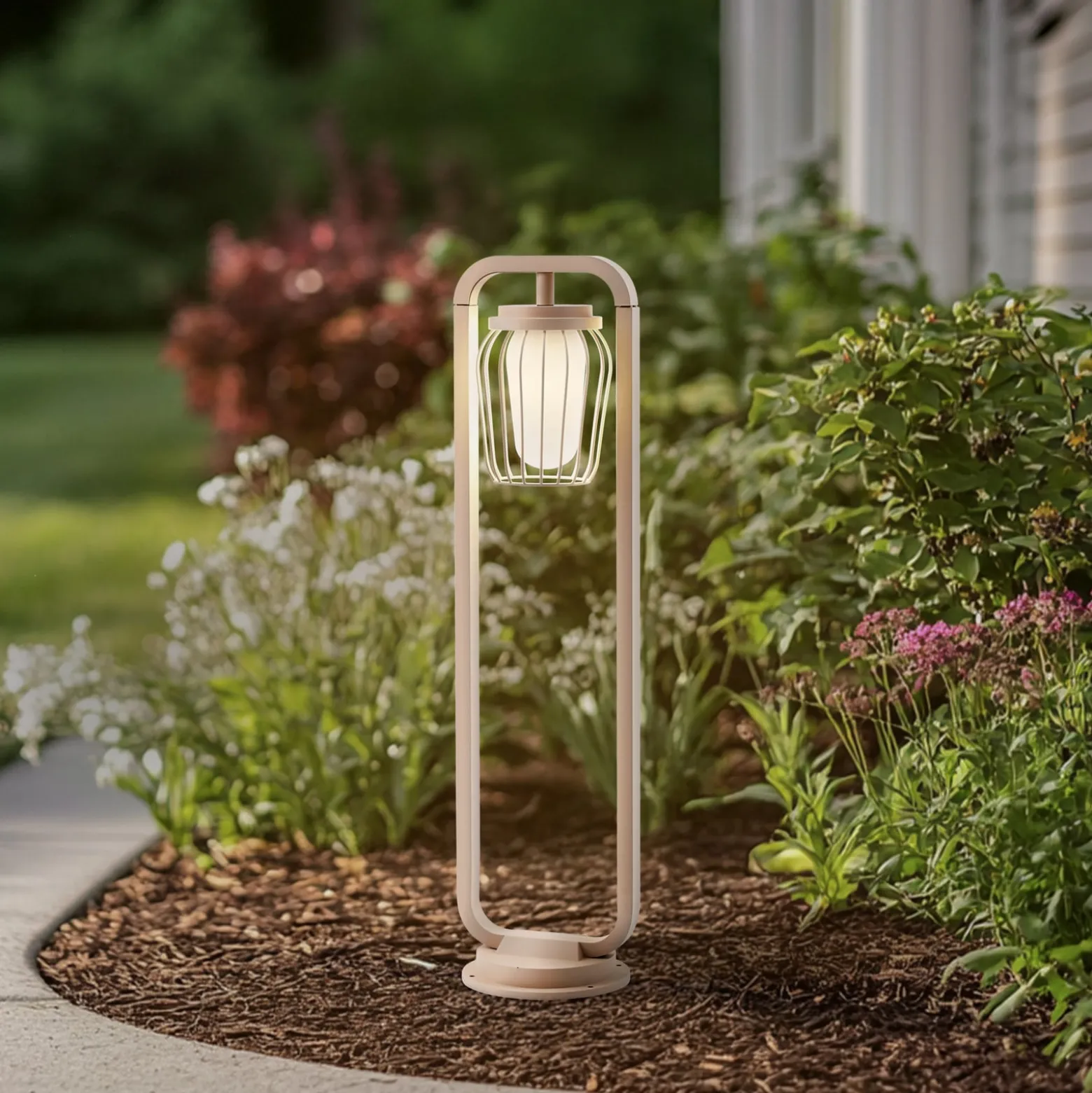 Lucande Wegeleuchte Chandan, 90 cm, beige, Metall, IP54