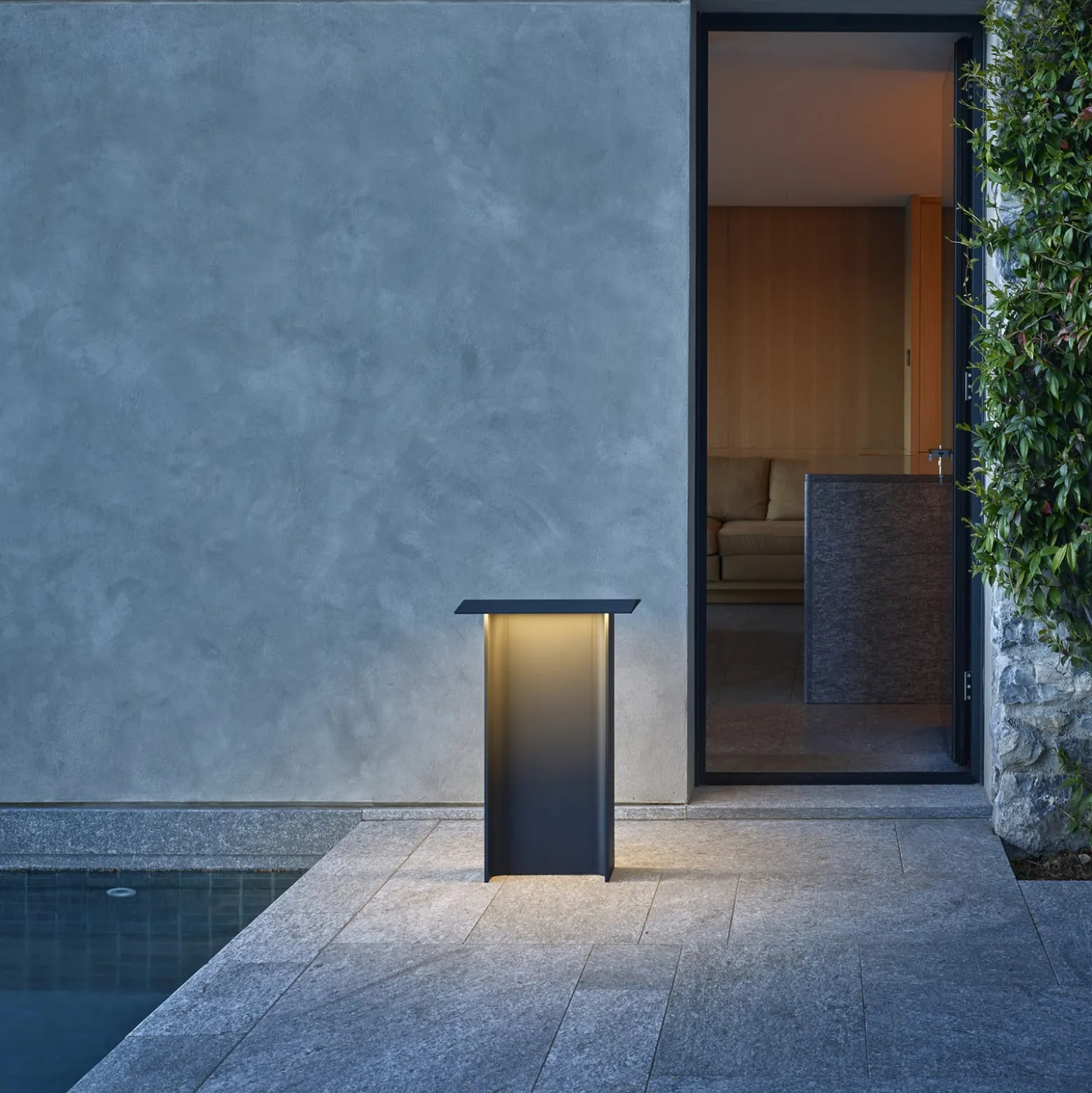 Luceplan Fienile LED-Wegeleuchte 72 cm dunkelgrau