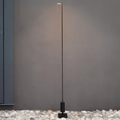 Luceplan LED-Wegelampe Flia, 75 cm hoch, schwarz, Kunststoff