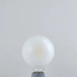 LUUMR Smart LED-Leuchtmittel matt E27 G125 7W Tuya WLAN CCT