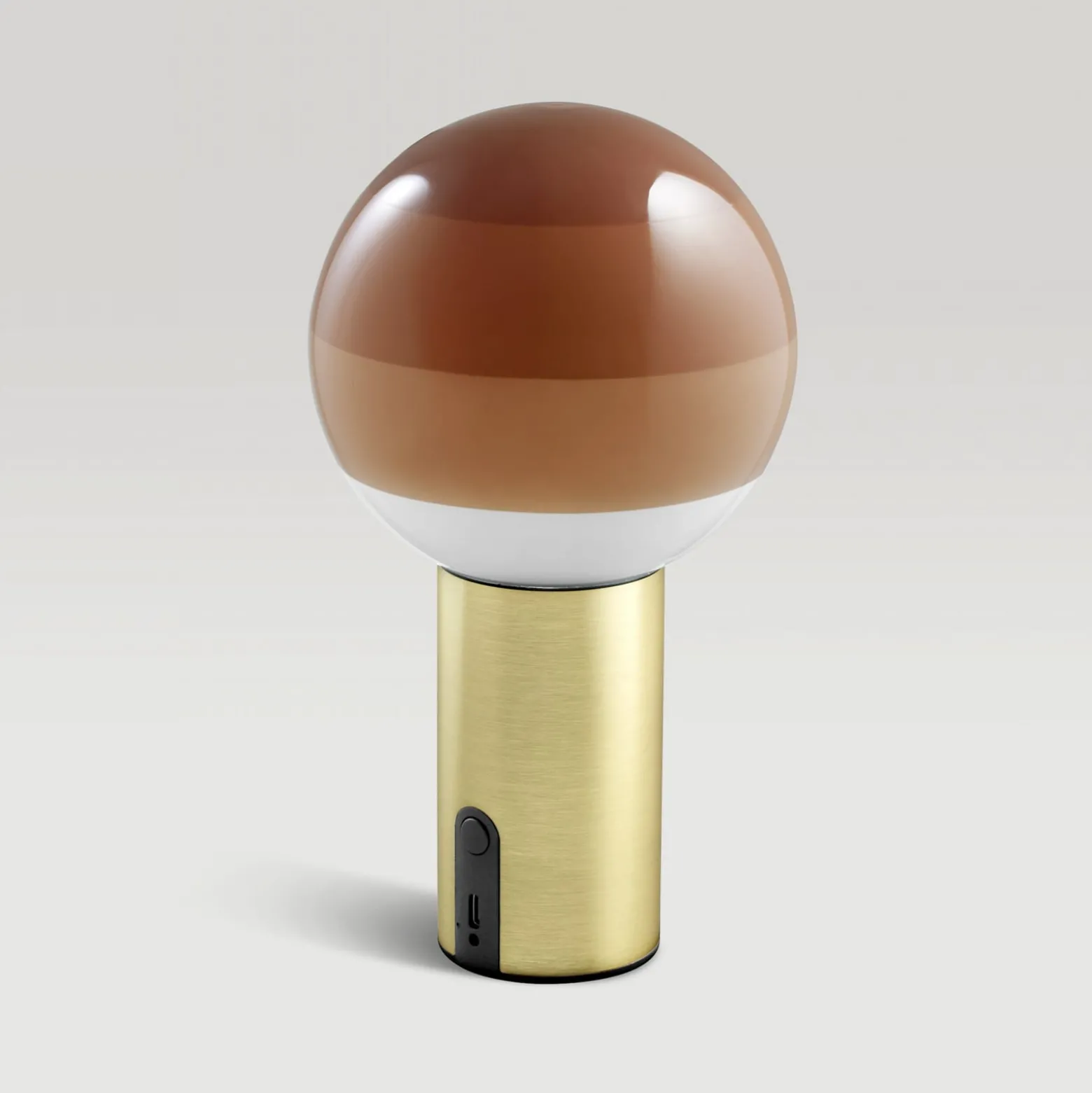 MARSET Akku-Tischlampe Dipping Light, creme/messing, dimmbar