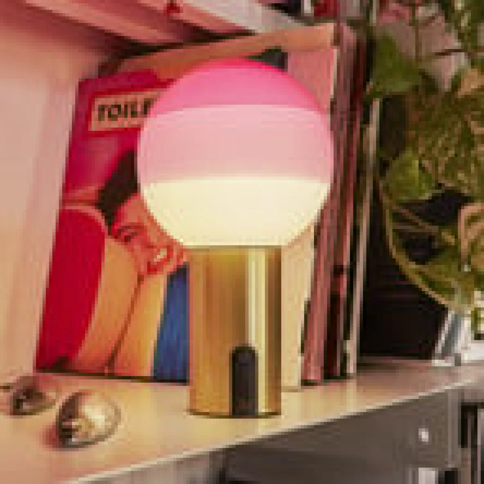 MARSET Akku-Tischlampe Dipping Light, rosa/messing, dim.