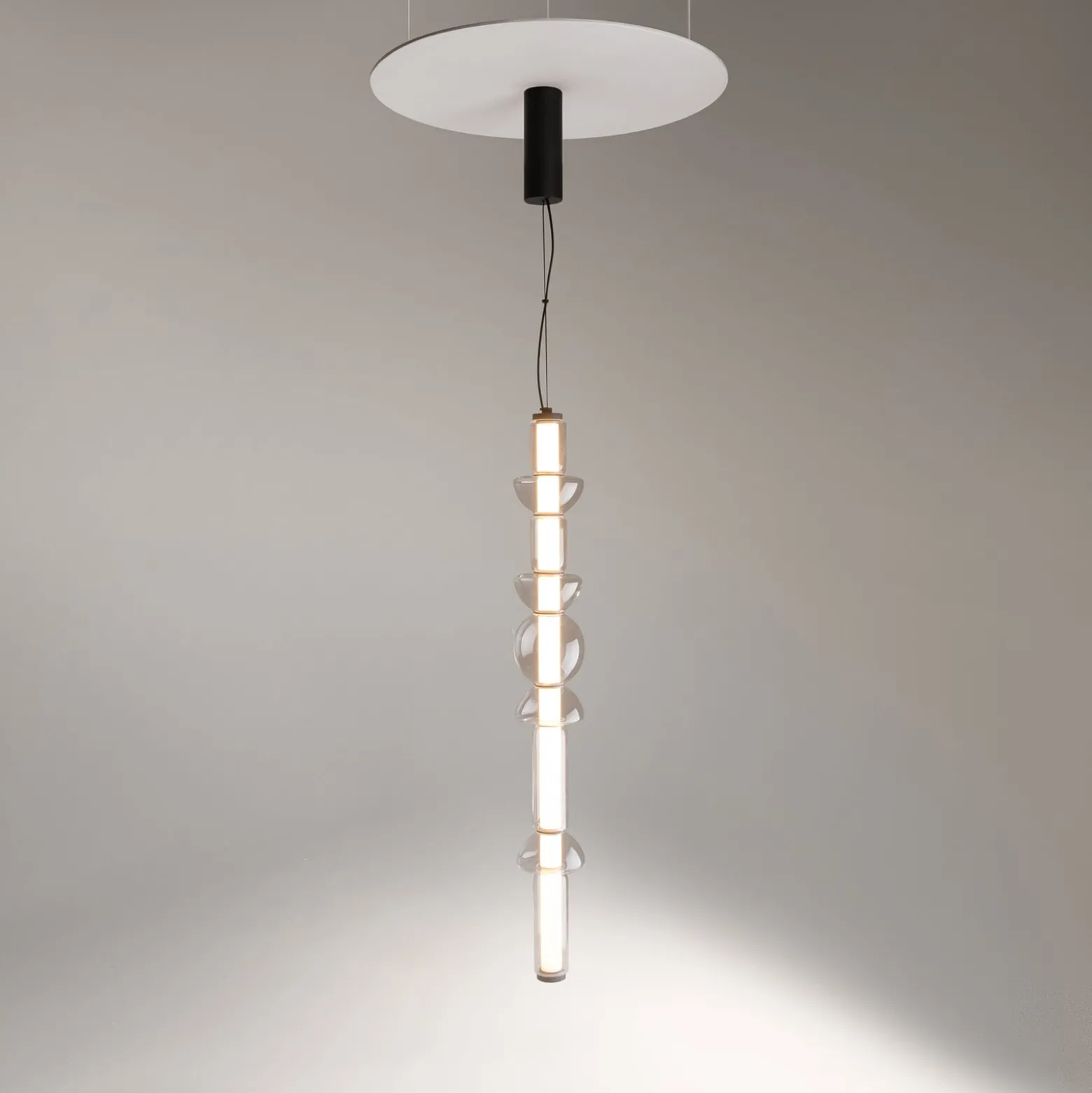 Maytoni LED-Hängeleuchte Cosmo, schwarz, Länge 98 cm, Glas