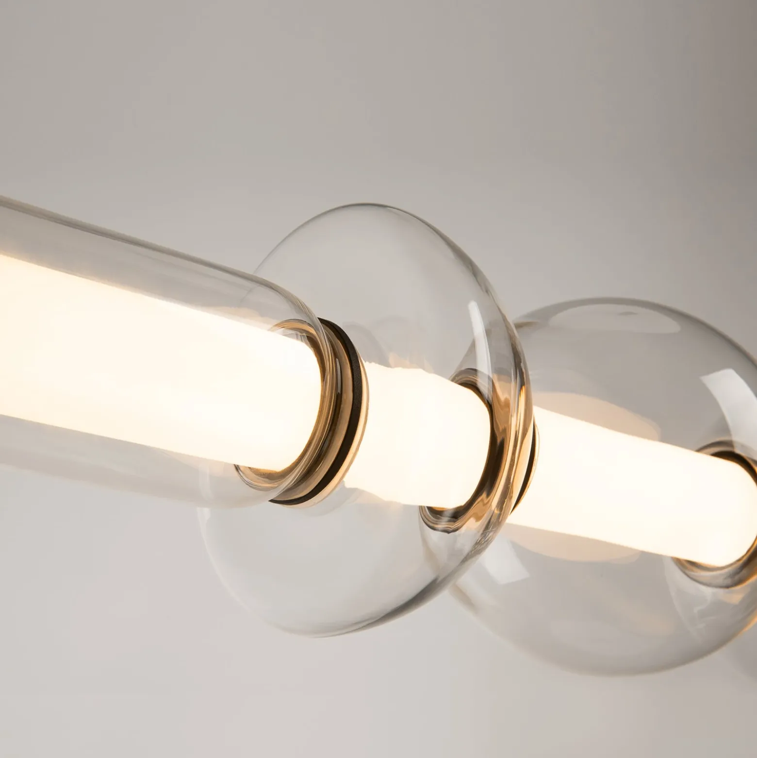 Maytoni LED-Hängeleuchte Cosmo, schwarz, Länge 98 cm, Glas