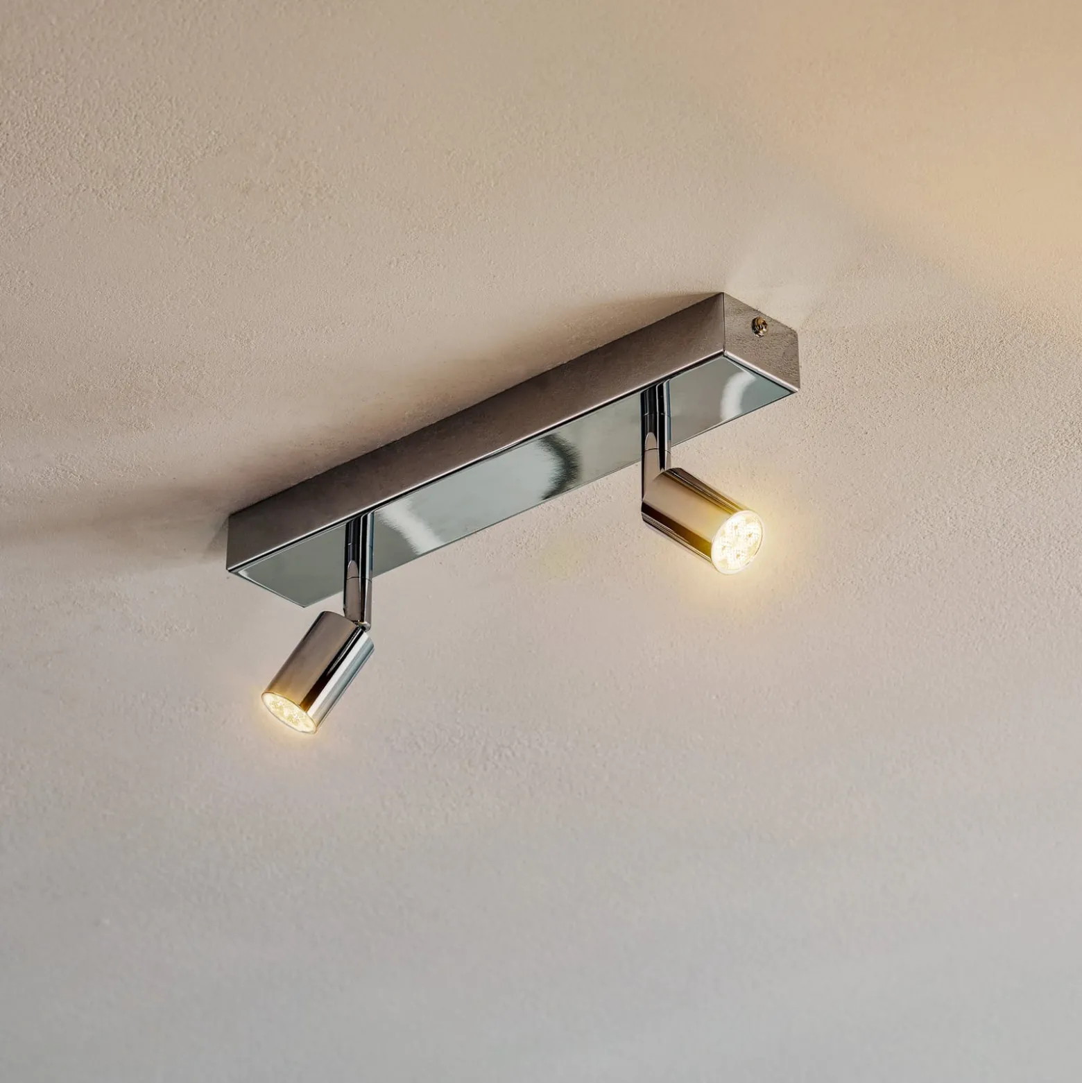 Modern gestaltete LED-Deckenleuchte 2-flg