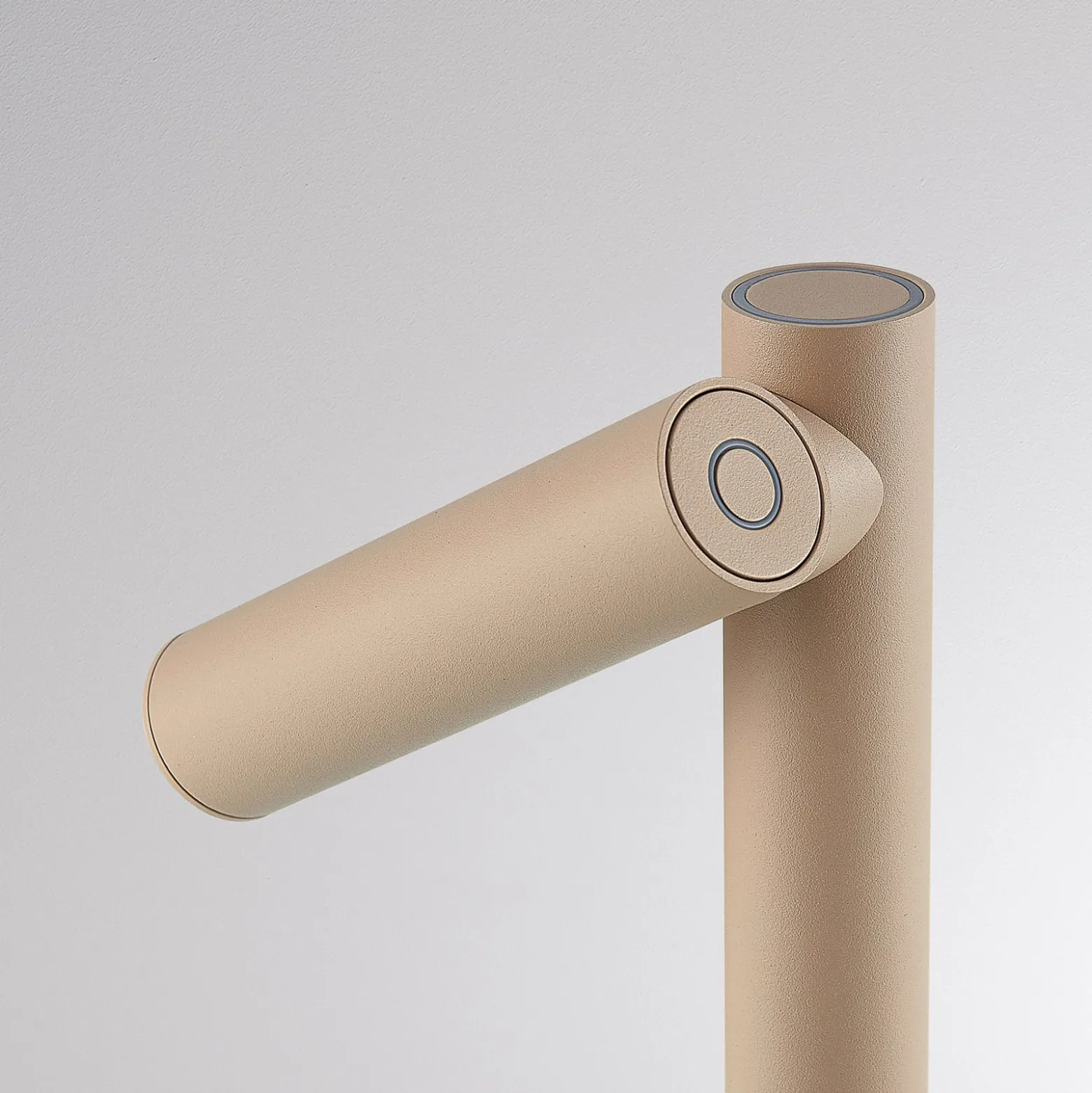Molto Luce LED-Akku-Tischlampe Mimo T, sandfarben, Aluminium