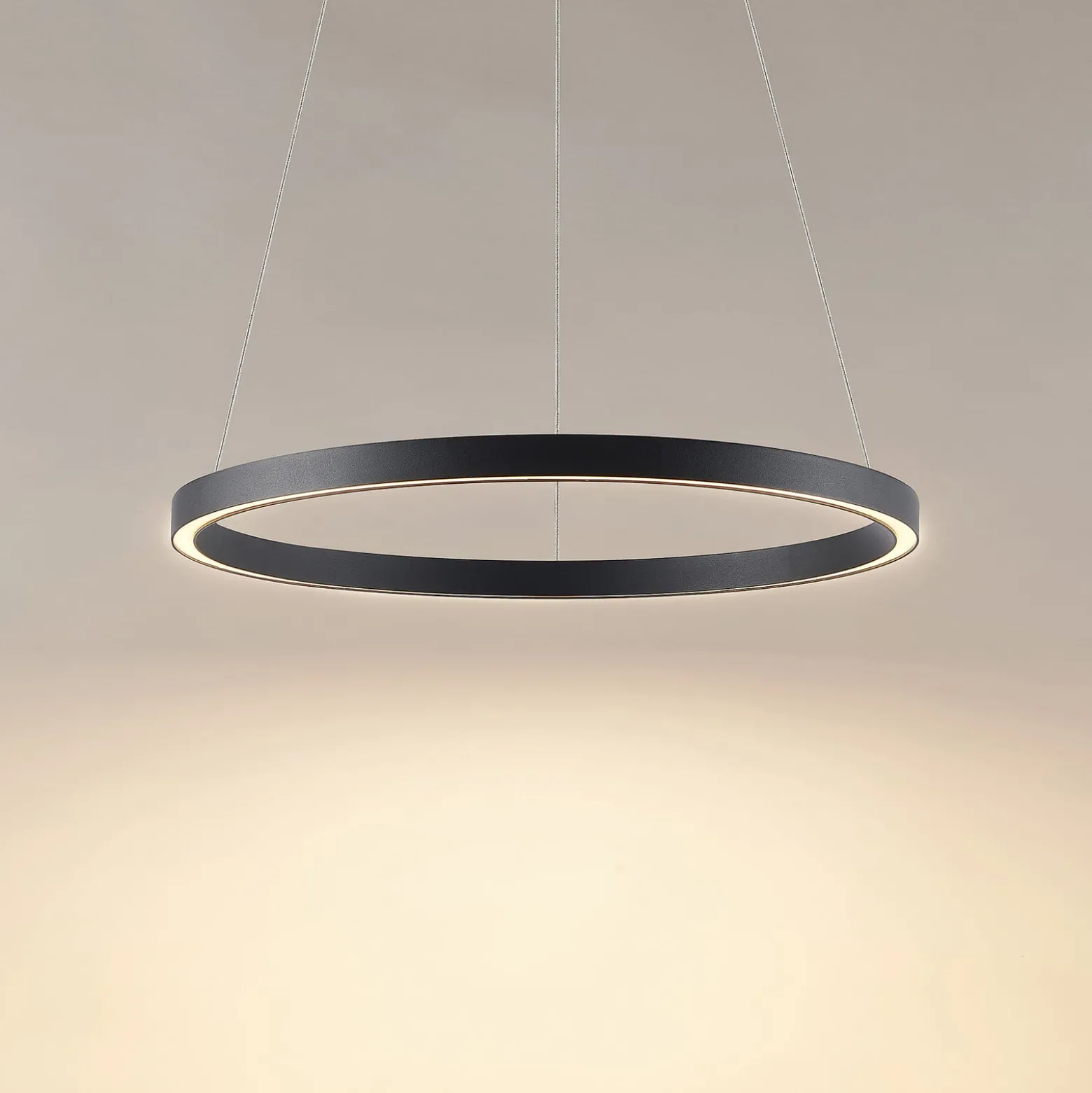 Molto Luce LED-Hängelampe Perfora, schwarz, Ø 60 cm, Alu