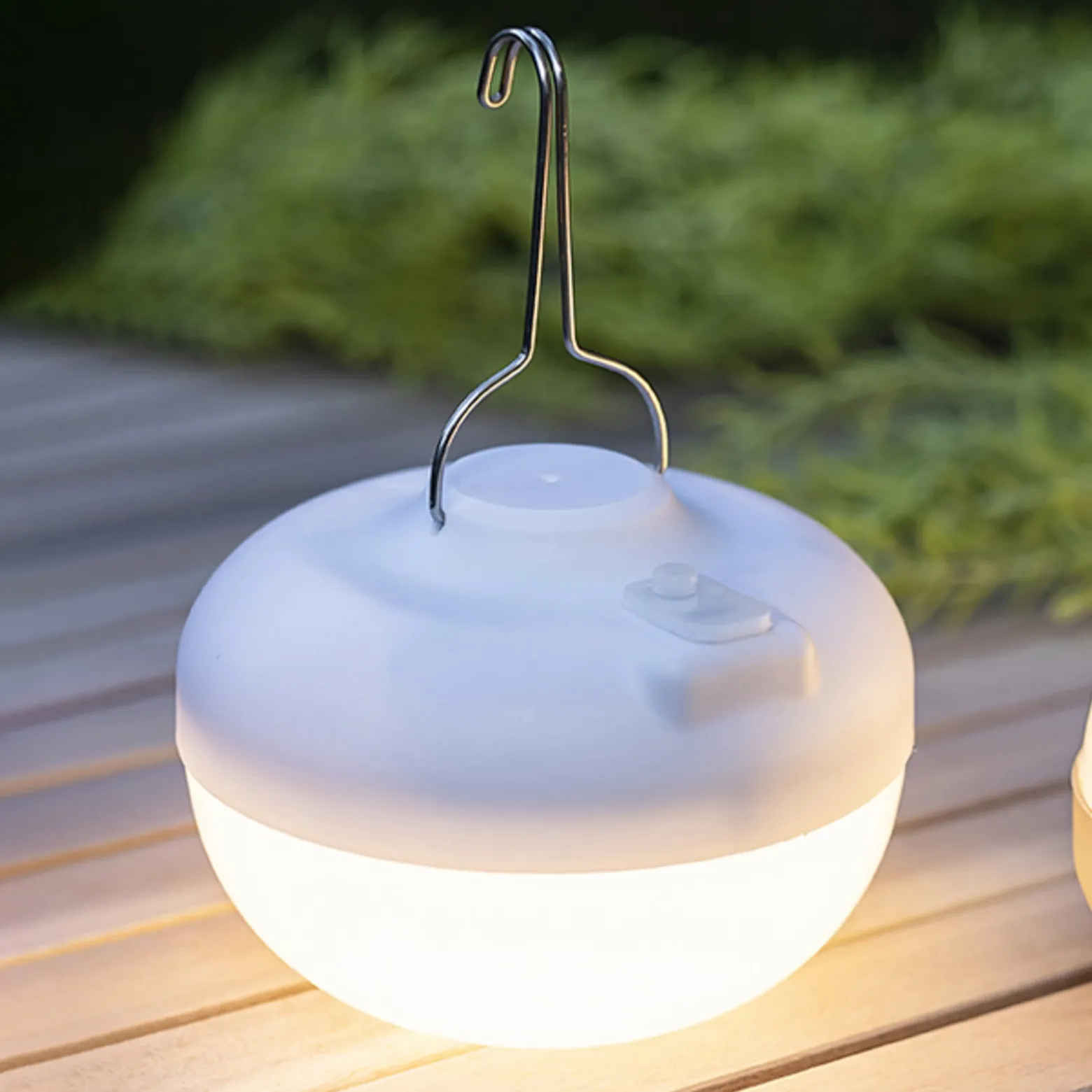 Newgarden Cherry LED-Dekosolarleuchte, weiß