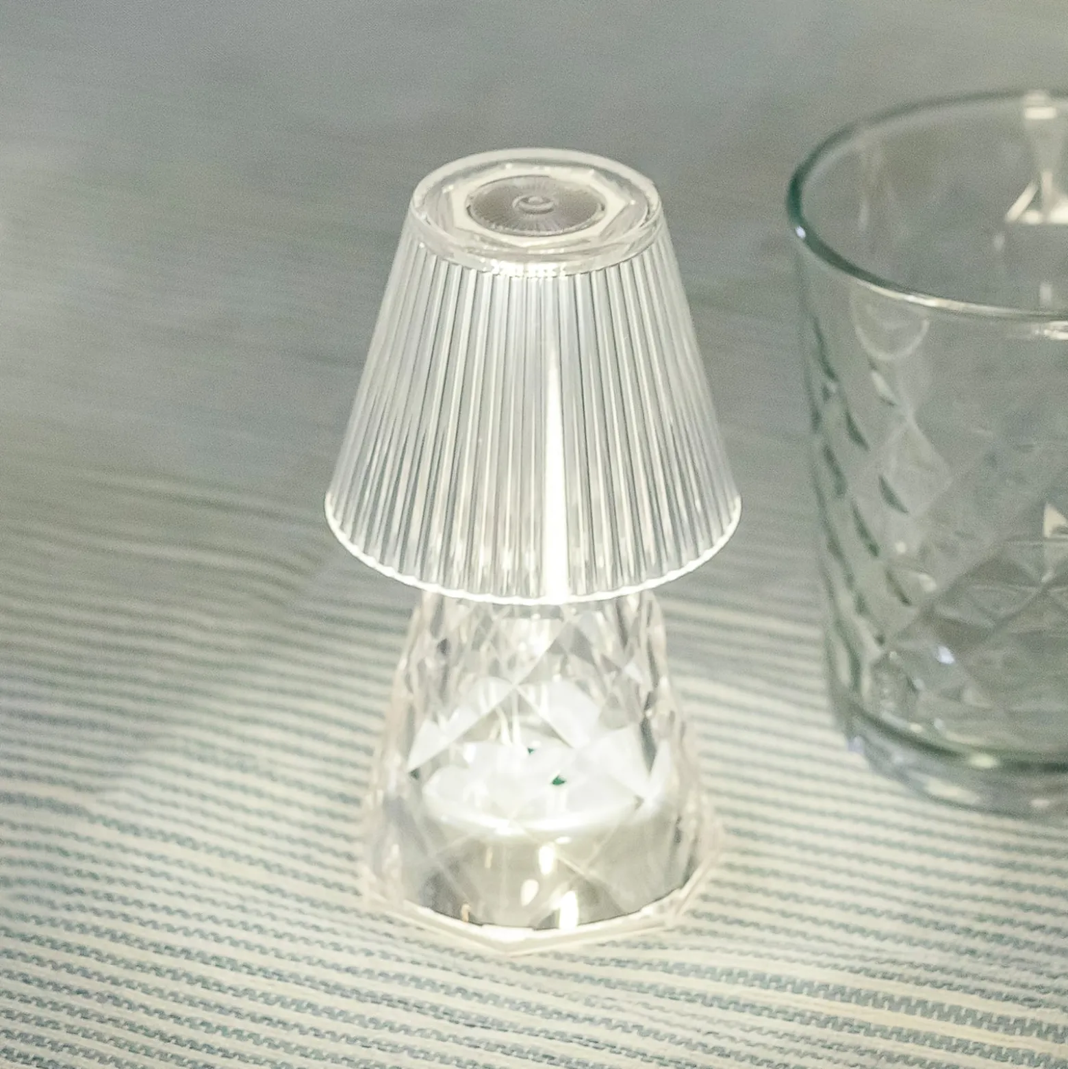 Newgarden LED-Tischlampe Lola 12 Lux, Batterie, transparent