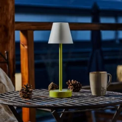 Newgarden Lola Slim LED-Tischlampe Akku, lime