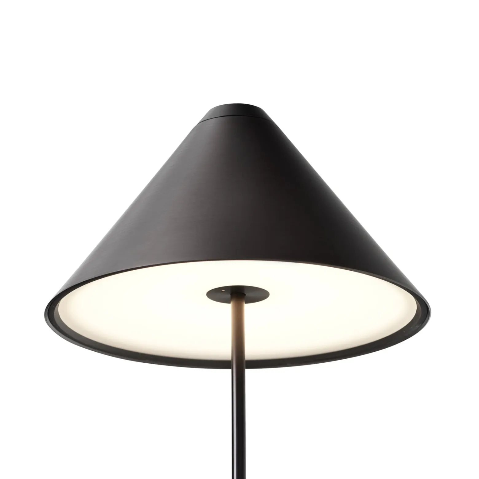 New Works Brolly Akku-Tischleuchte IP44 schwarz