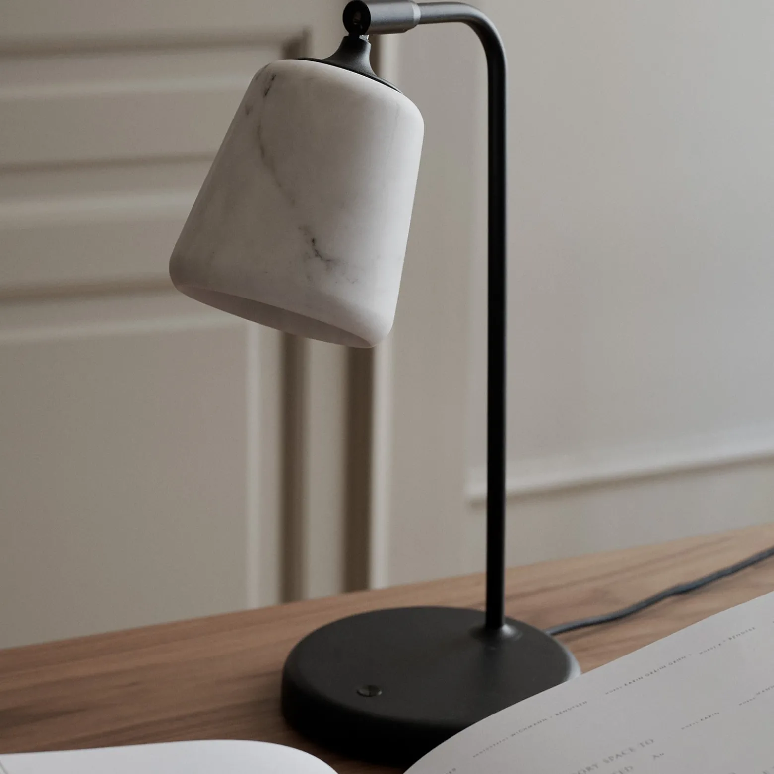 New Works Material New Edition Tischlampe, Marmor