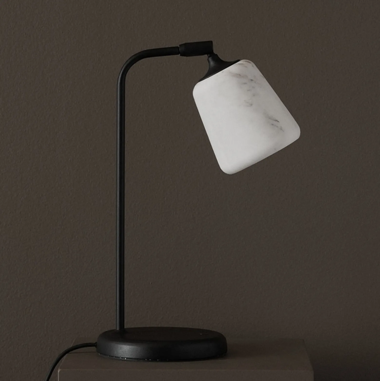 New Works Material New Edition Tischlampe, Marmor