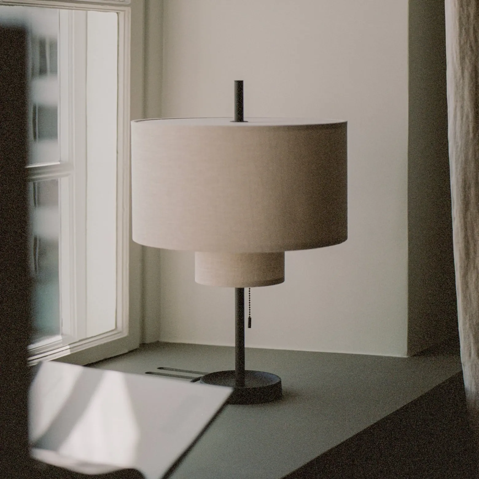 New Works Tischlampe Margin, beige, Textil, Ø 36 cm, E27