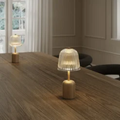 Nuura LED-Akku-Tischlampe Asteea, messingfarben, Höhe 27 cm