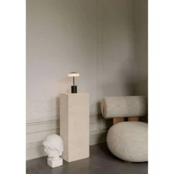 Nuura LED-Akku-Tischlampe Blossi, Höhe 26 cm, schwarz/opal