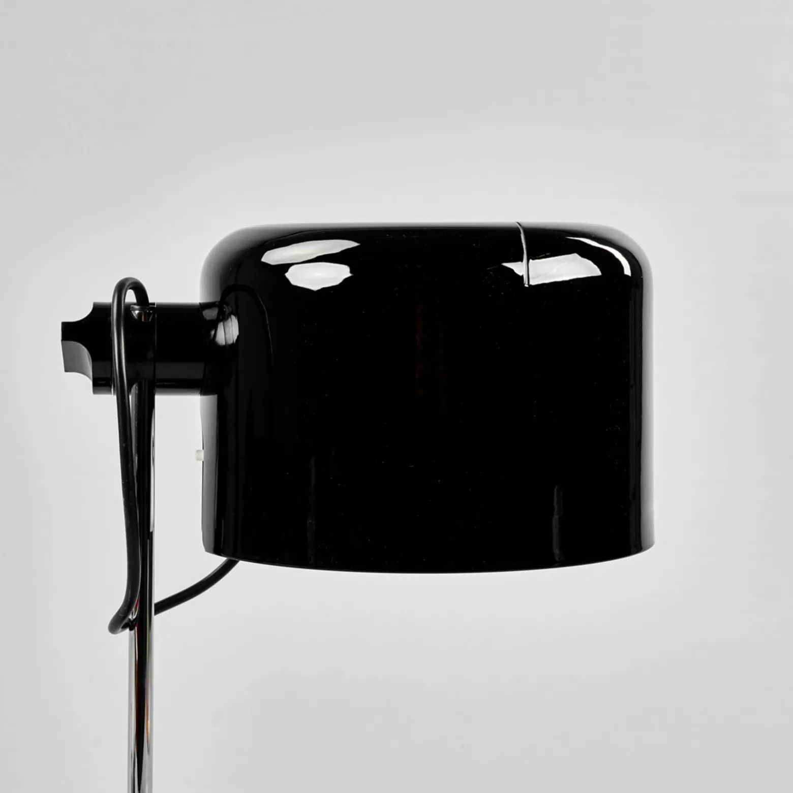 Oluce Tischleuchte Coupé, schwarz/chrom, Metall, Höhe 45 cm