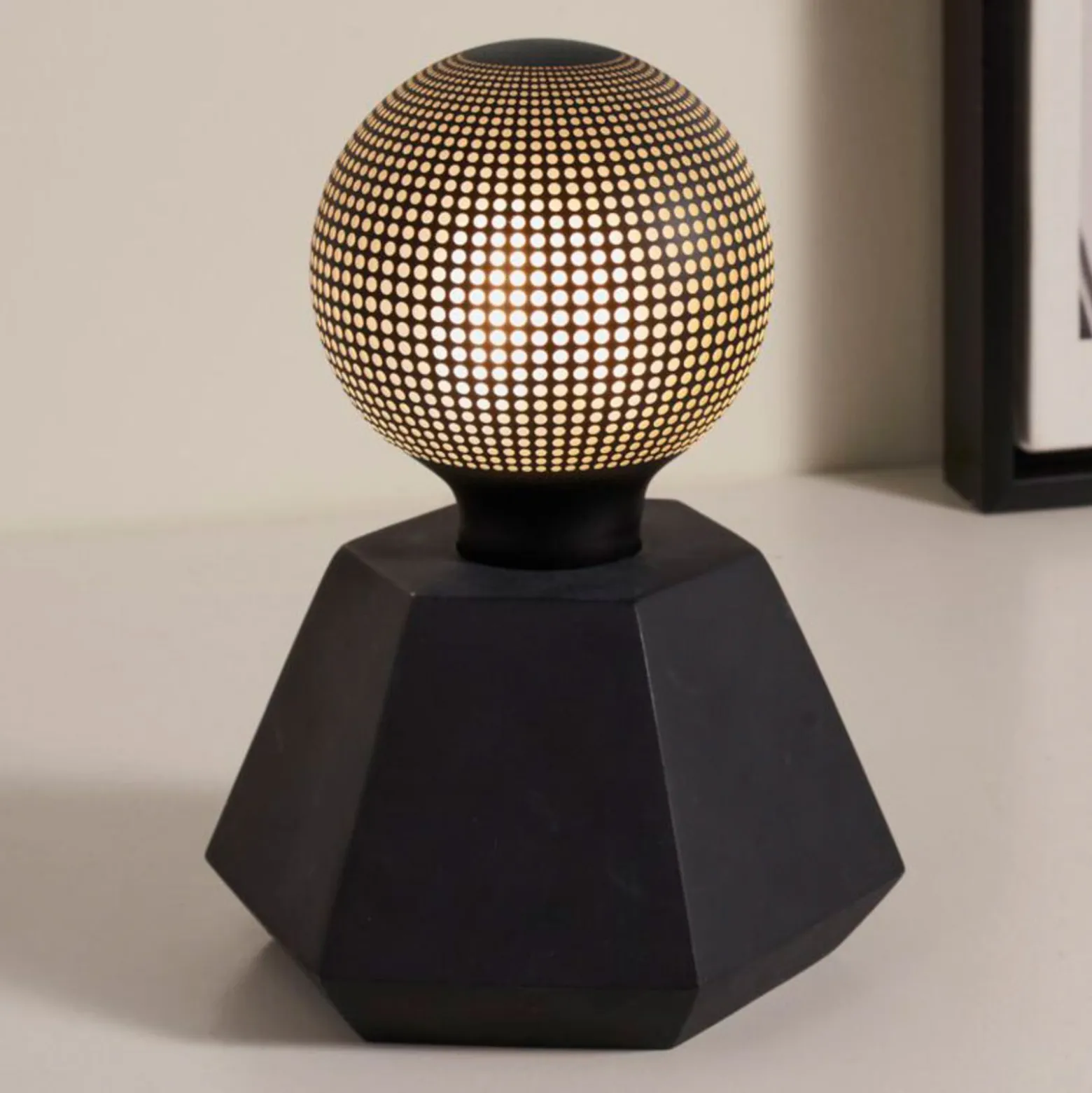 Pauleen Black Flare Dekoleuchte Beton schwarz