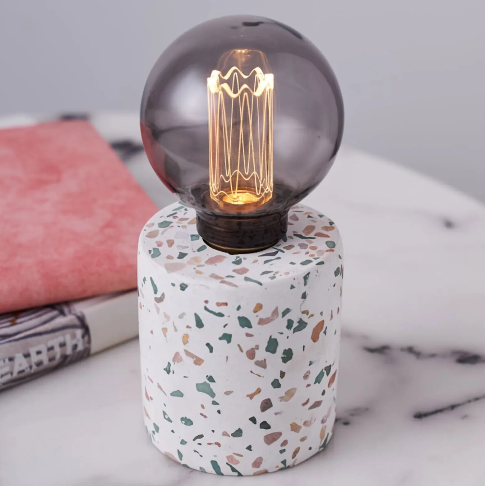 Pauleen Elegant Flare Dekoleuchte Beton Terrazzo