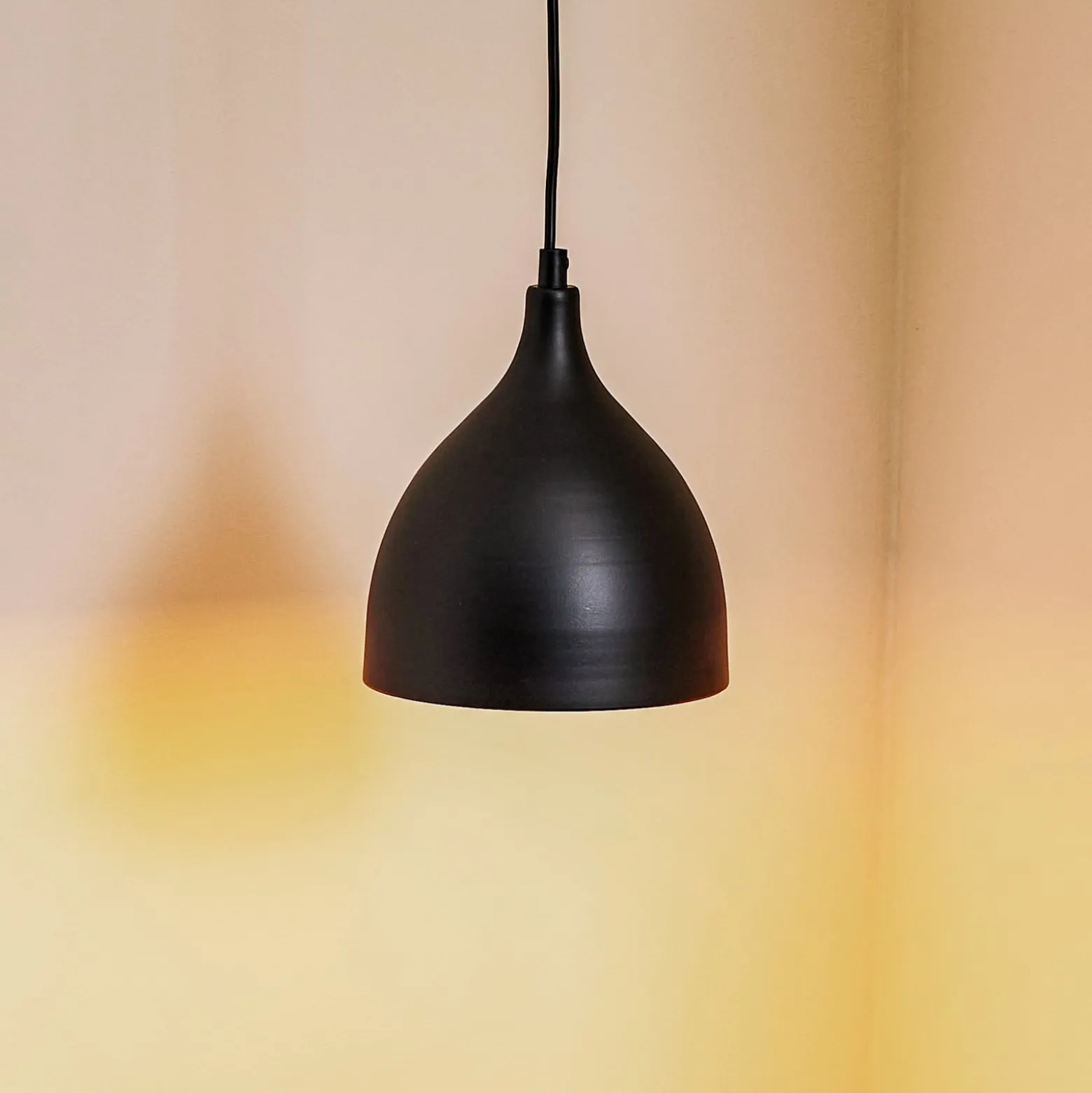 Pendelleuchte Nanu aus Metall schwarz einflammig