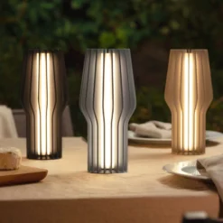 PLEASE WAIT to be SEATED Akku-Tischlampe RADIANT, blau, IP44