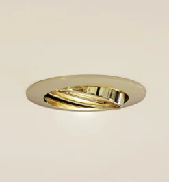 Prios Deckeneinbauleuchte Fibur, gold, Zink, Ø 8,2 cm
