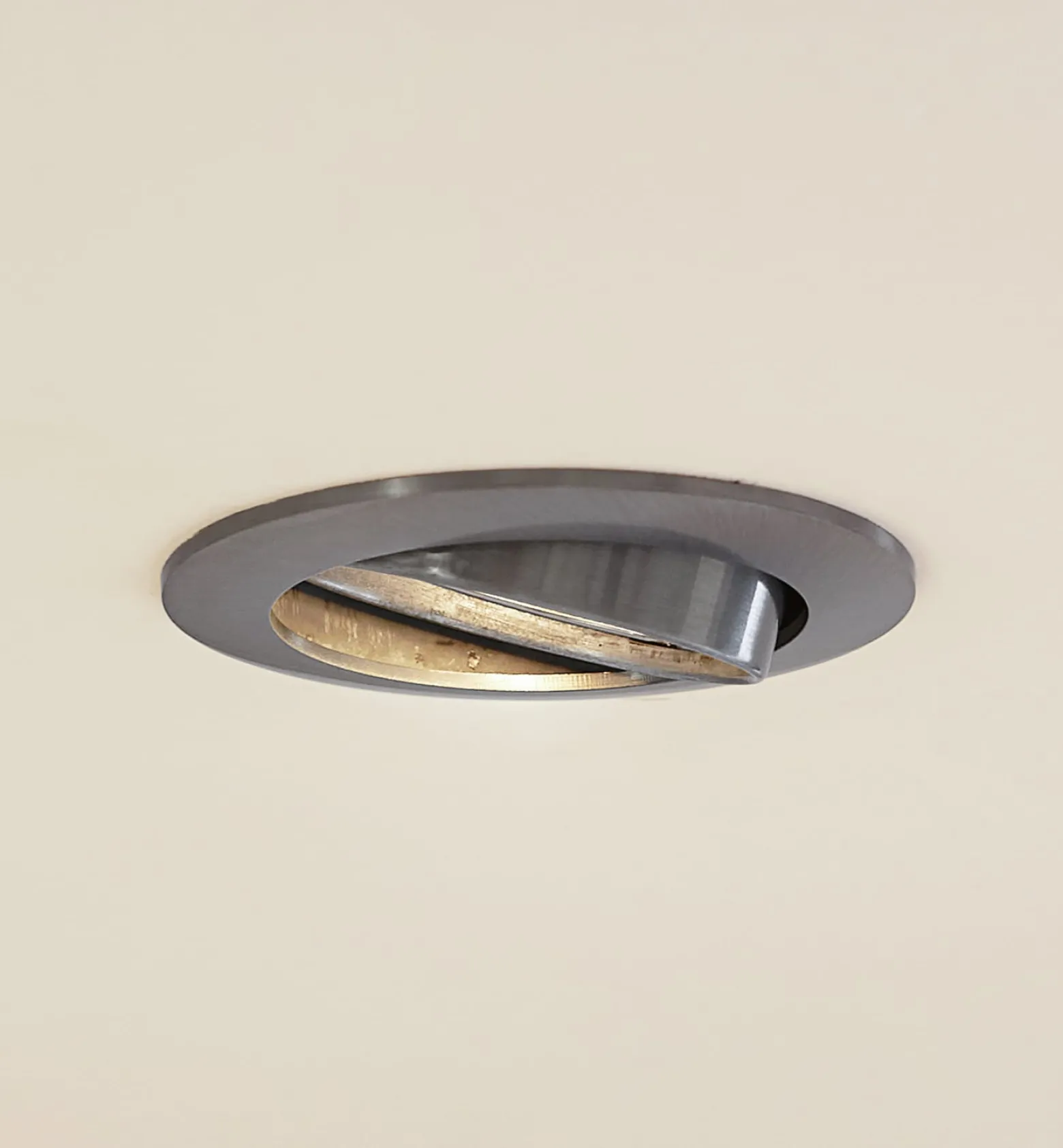 Prios Deckeneinbauleuchte Fibur, silber gebürstet, Ø 8,2 cm