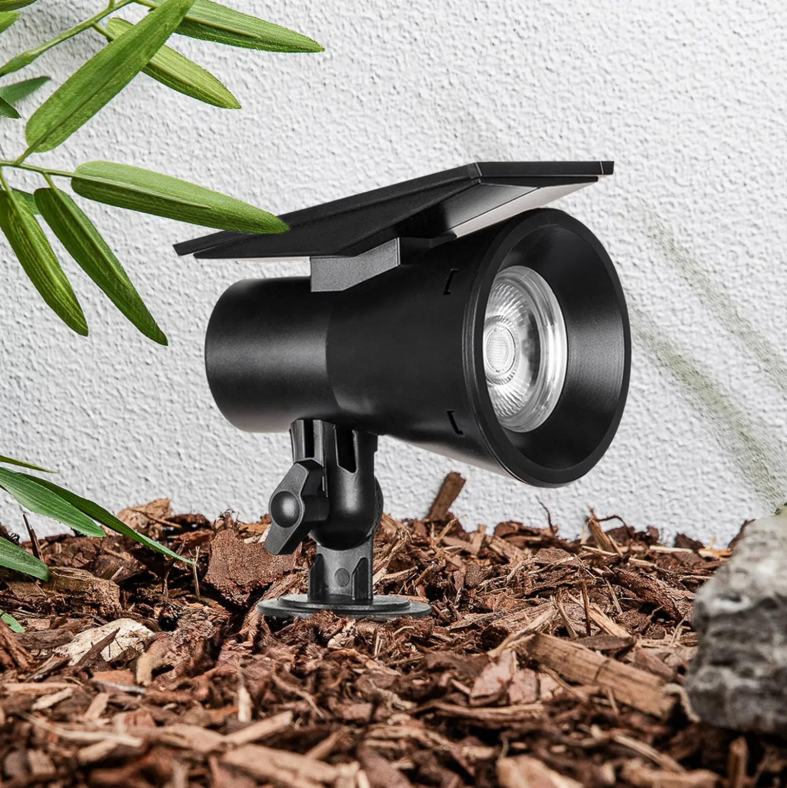 Prios Jostiras LED-Solarstrahler mit Erdspieß