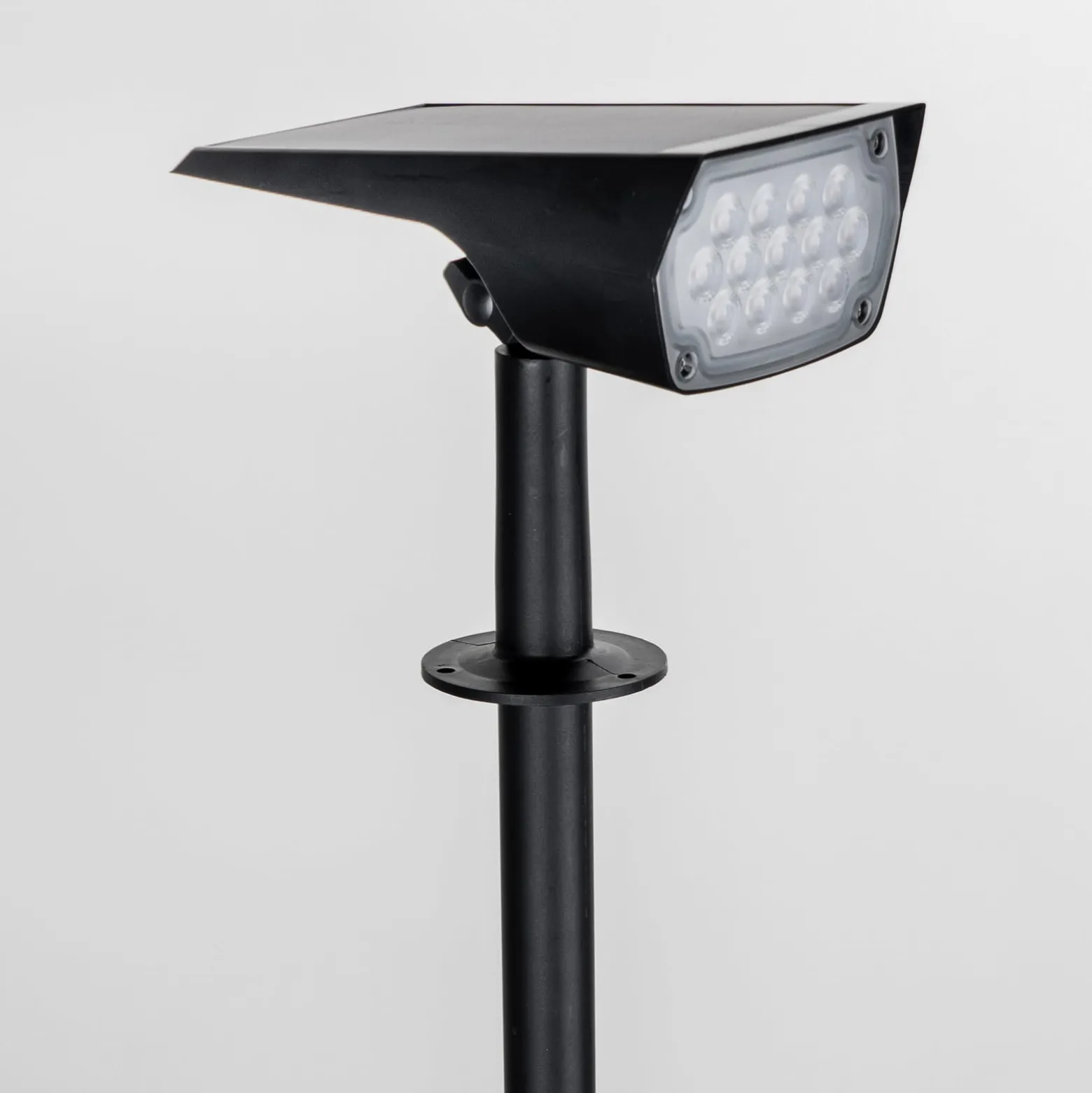 Prios LED-Solarstrahler Helier, 49 cm, schwarz, Erdspieß
