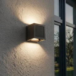 Prios LED-Solarwandleuchte Avvin, schwarz, Würfel, Sensor