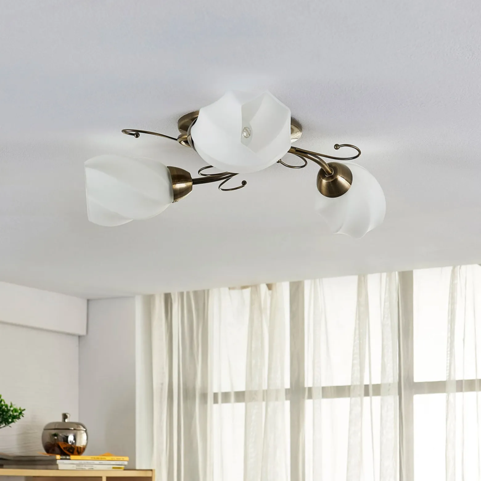 Romantisch gestaltete Deckenlampe Amedea
