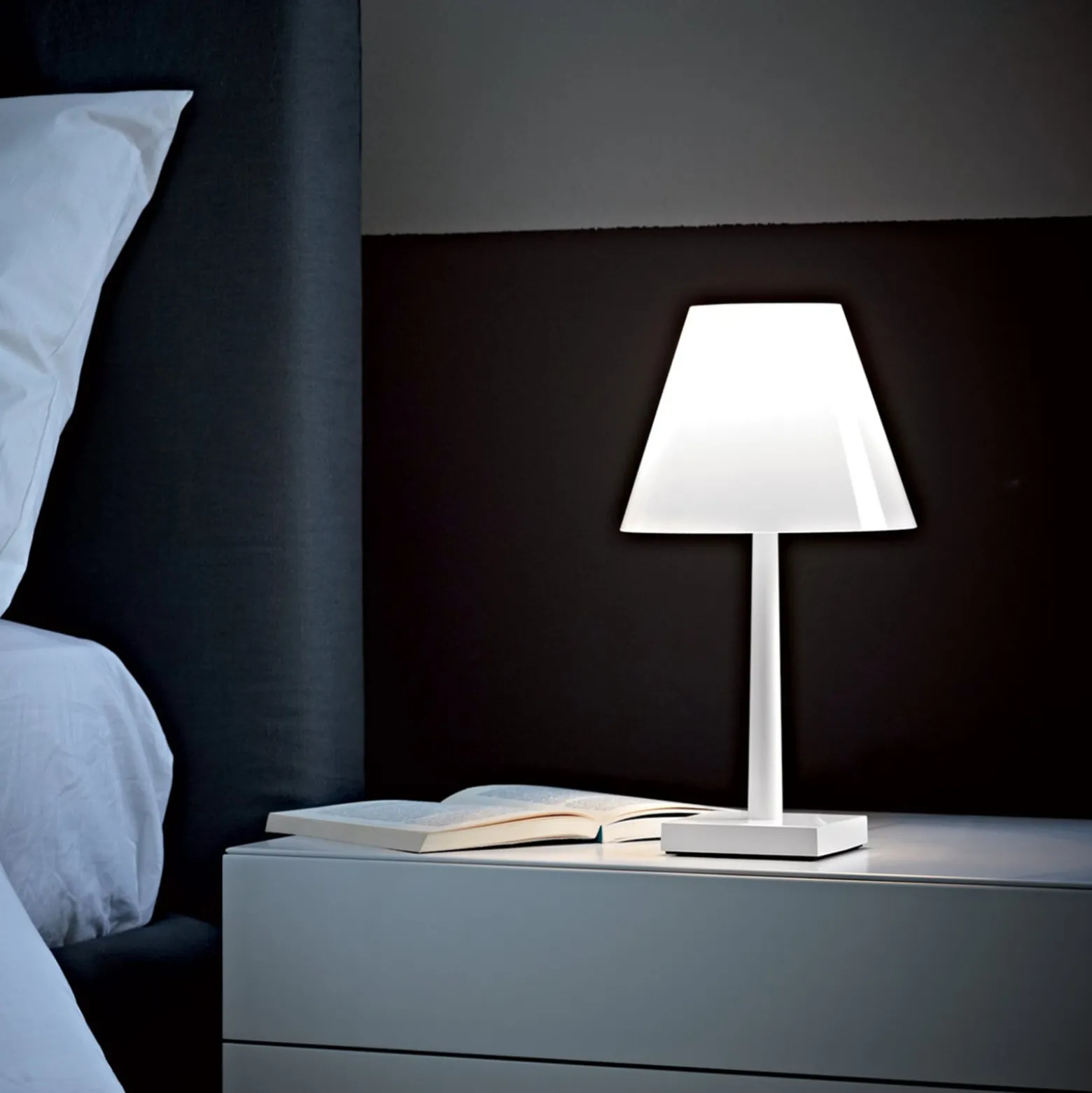 Rotaliana Dina+ LED-Akkutischleuchte weiß/weiß