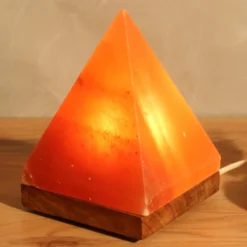 Salzleuchte Pyramide mit Sockel, bernstein