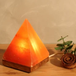 Salzleuchte Pyramide mit Sockel, bernstein