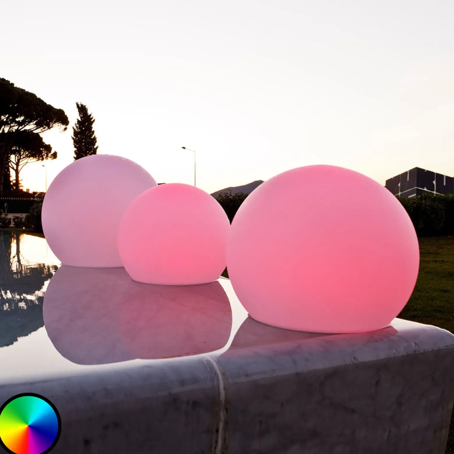 Schwimmfähige LED-Dekorationsleuchte Ball