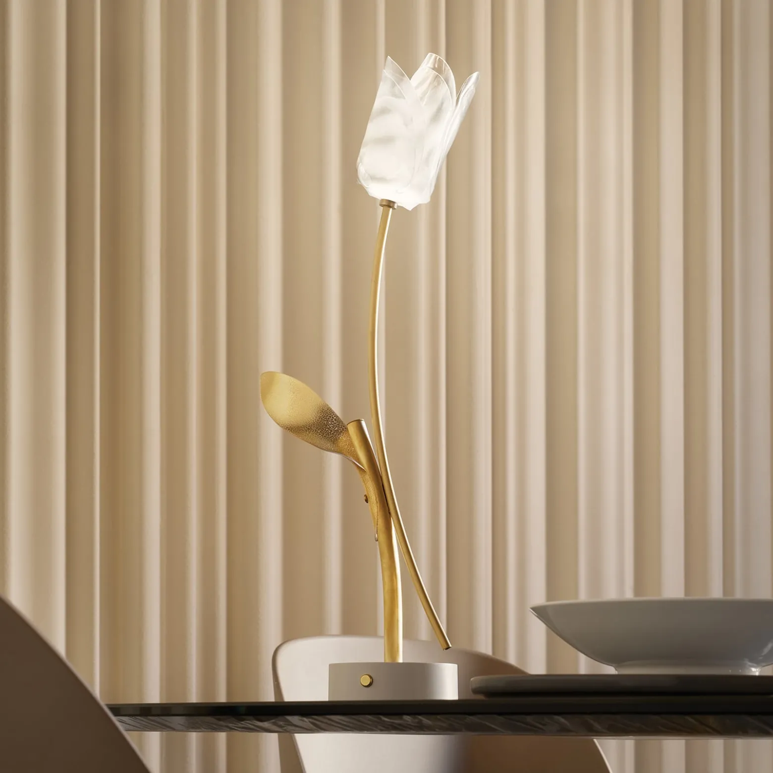 Slamp LED-Akku-Tischlampe Tulip, Fuß weiß