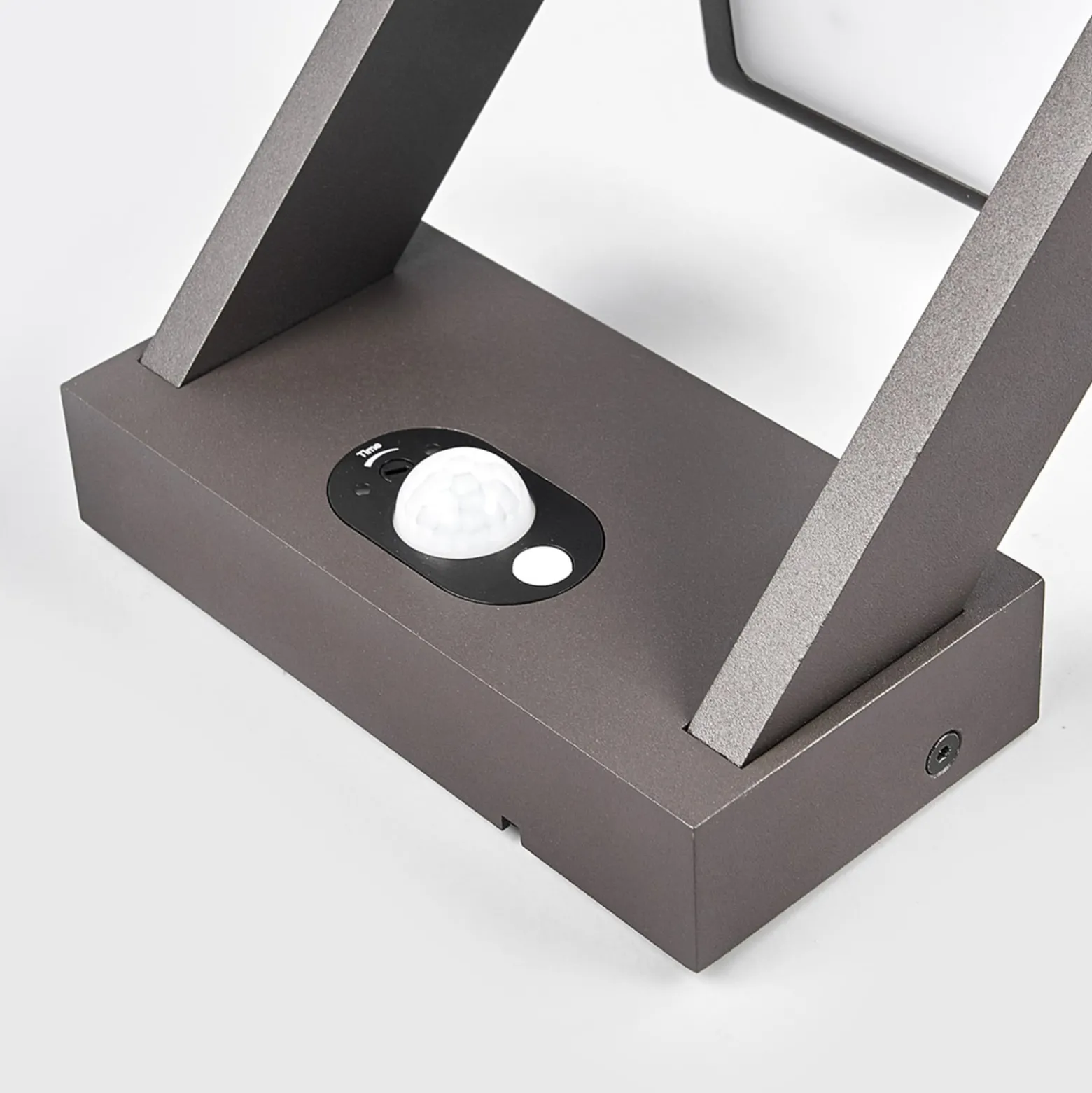 Solarbetriebene LED-Außenwandlampe Valerian