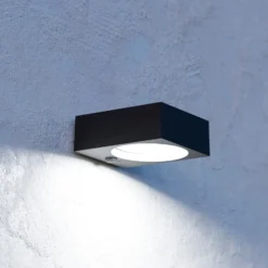 Solar-LED-Außenwandlampe Darfano, schwarz, Breite 14 cm