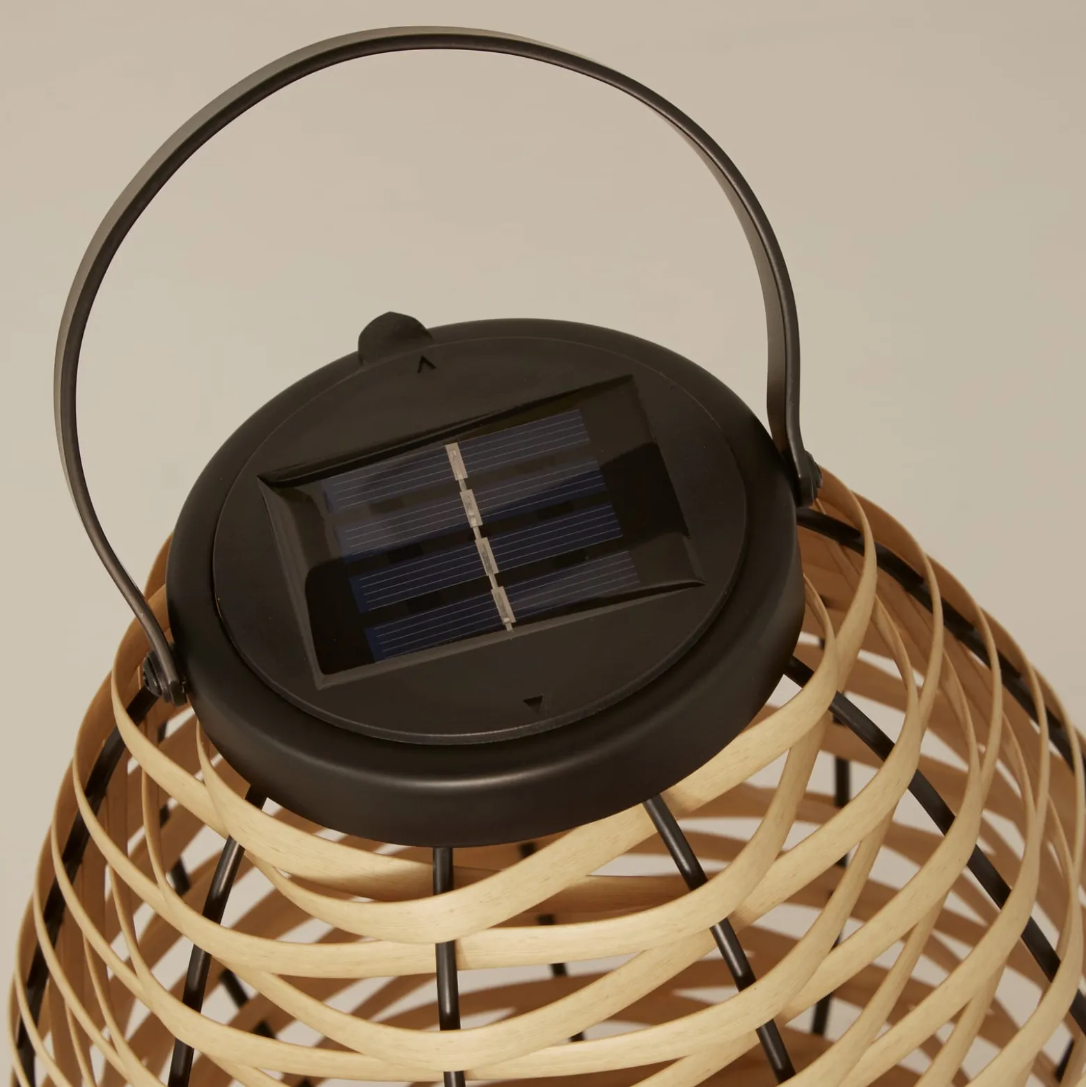 Solar-LED-Terrassenleuchte Netan, braun, Rattan, 23 cm, IP44