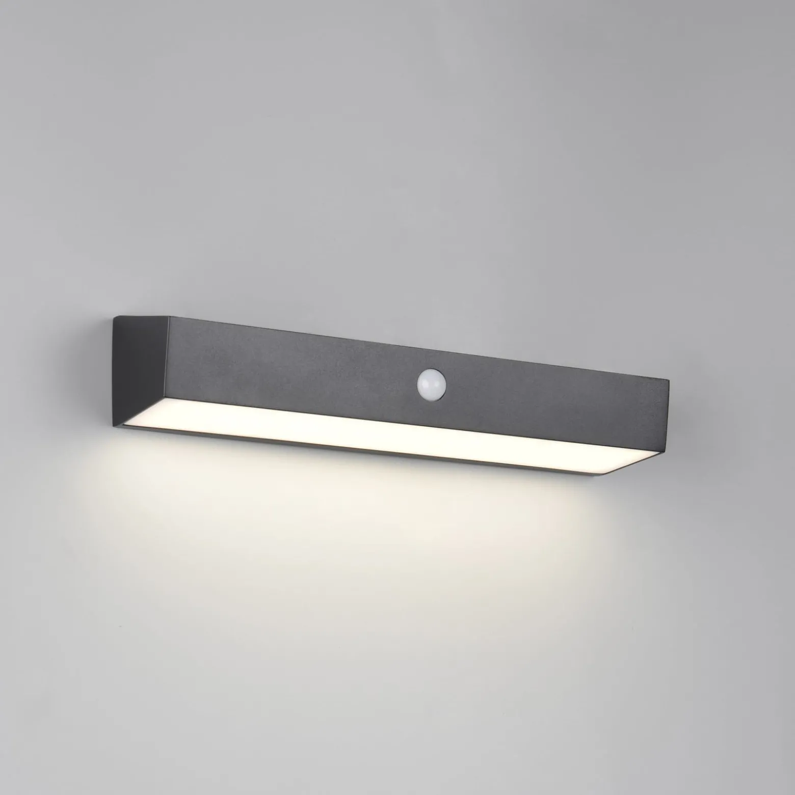 Solar-Wandleuchte Silves, schwarz, Sensor, IP44