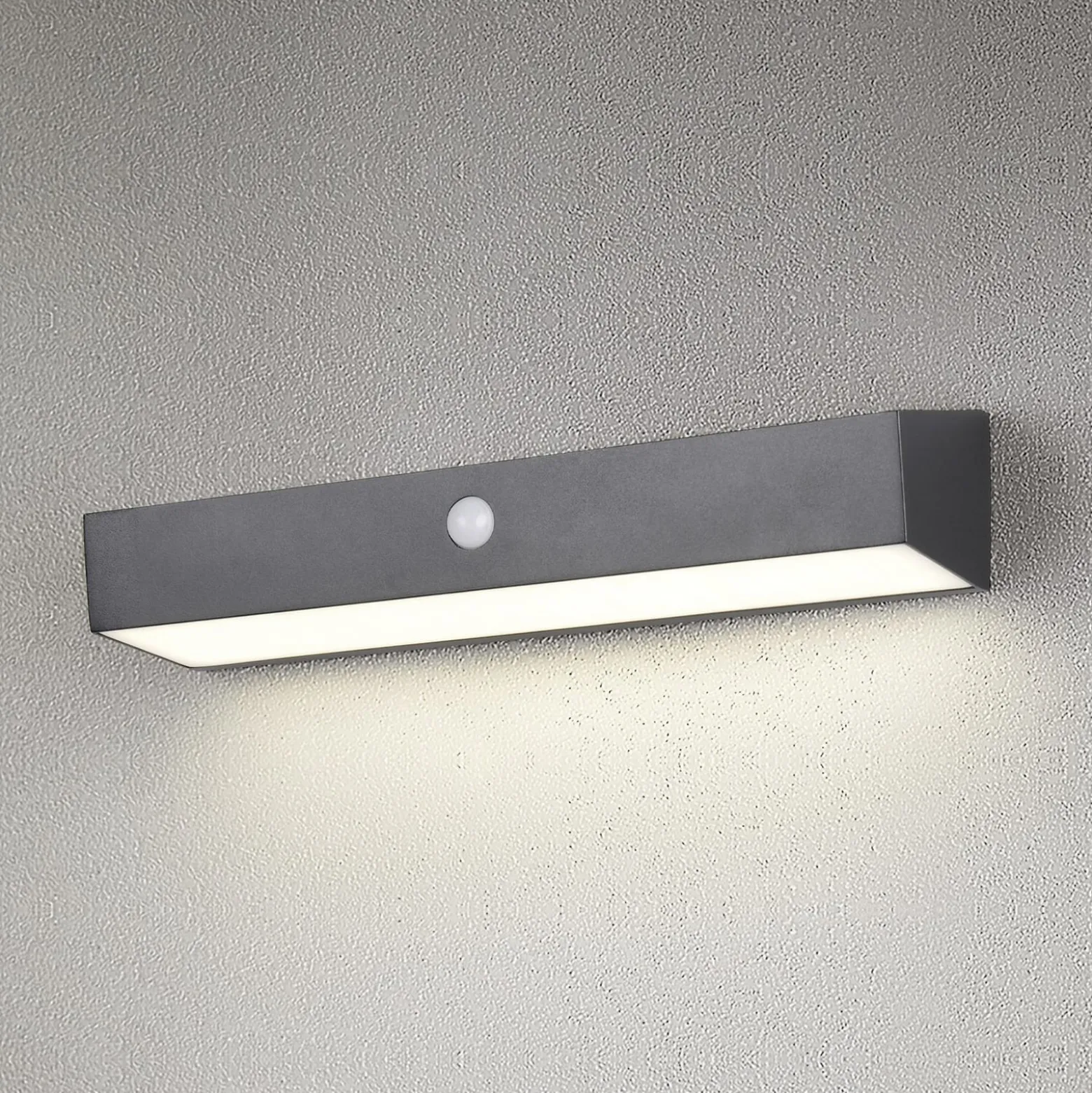 Solar-Wandleuchte Silves, schwarz, Sensor, IP44