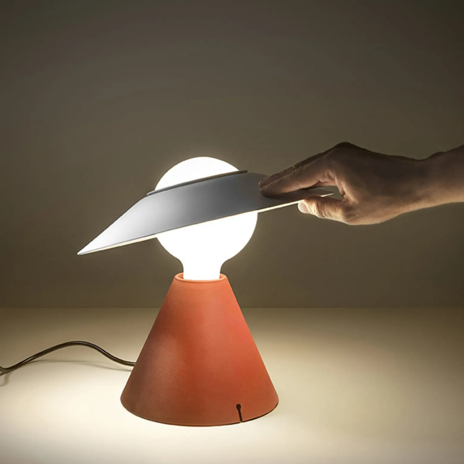 Stilnovo Fante LED-Tischleuchte, 2.700 K, rot