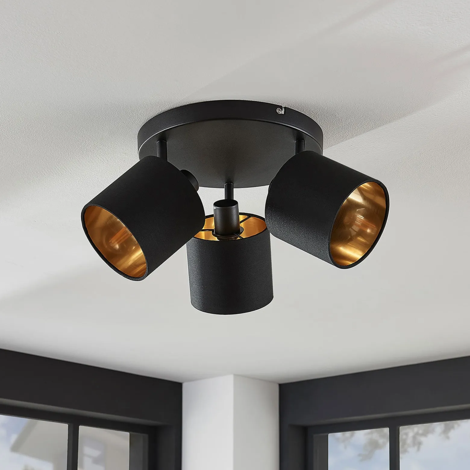 Stoff-Deckenlampe Vasilia in Schwarz-Gold, 3-fl.