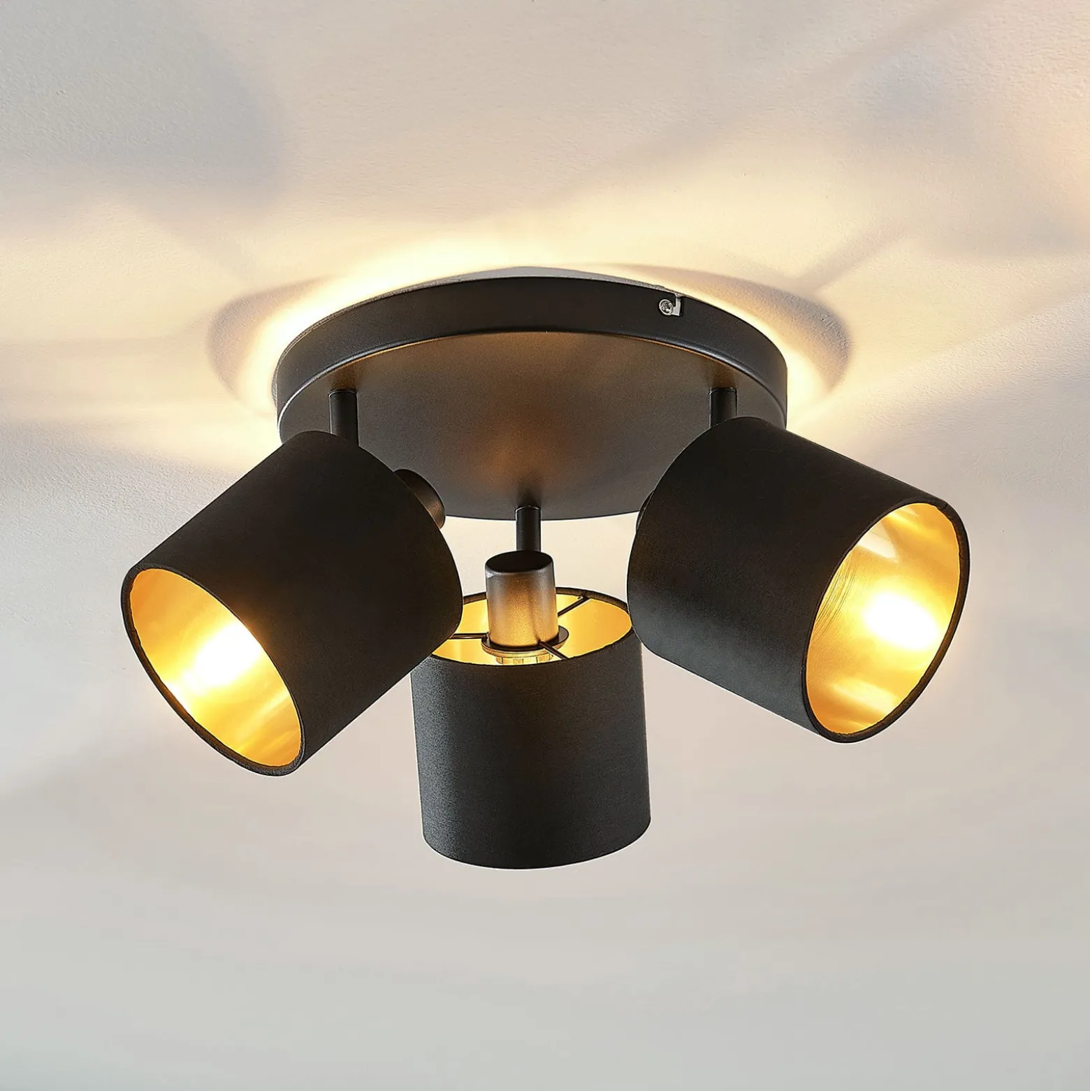 Stoff-Deckenlampe Vasilia in Schwarz-Gold, 3-fl.
