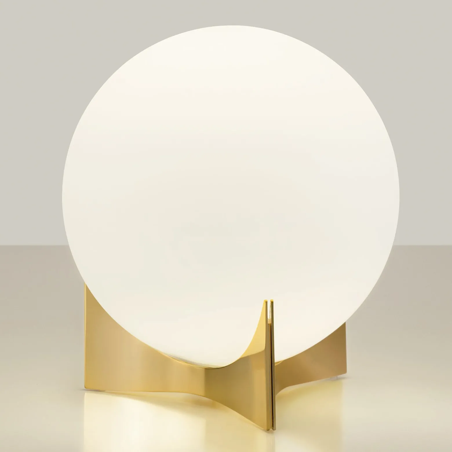 Terzani Tischleuchte Oscar, goldfarben, Ø 20 cm, Opalglas