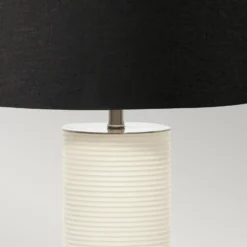 Textil-Tischlampe Ripple Fuß weiß/Schirm schwarz