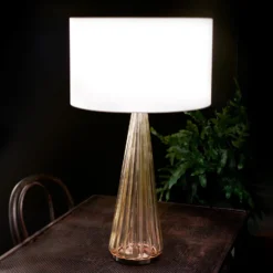 Tischlampe Costa Rica Schirm weiß, Fuß amber