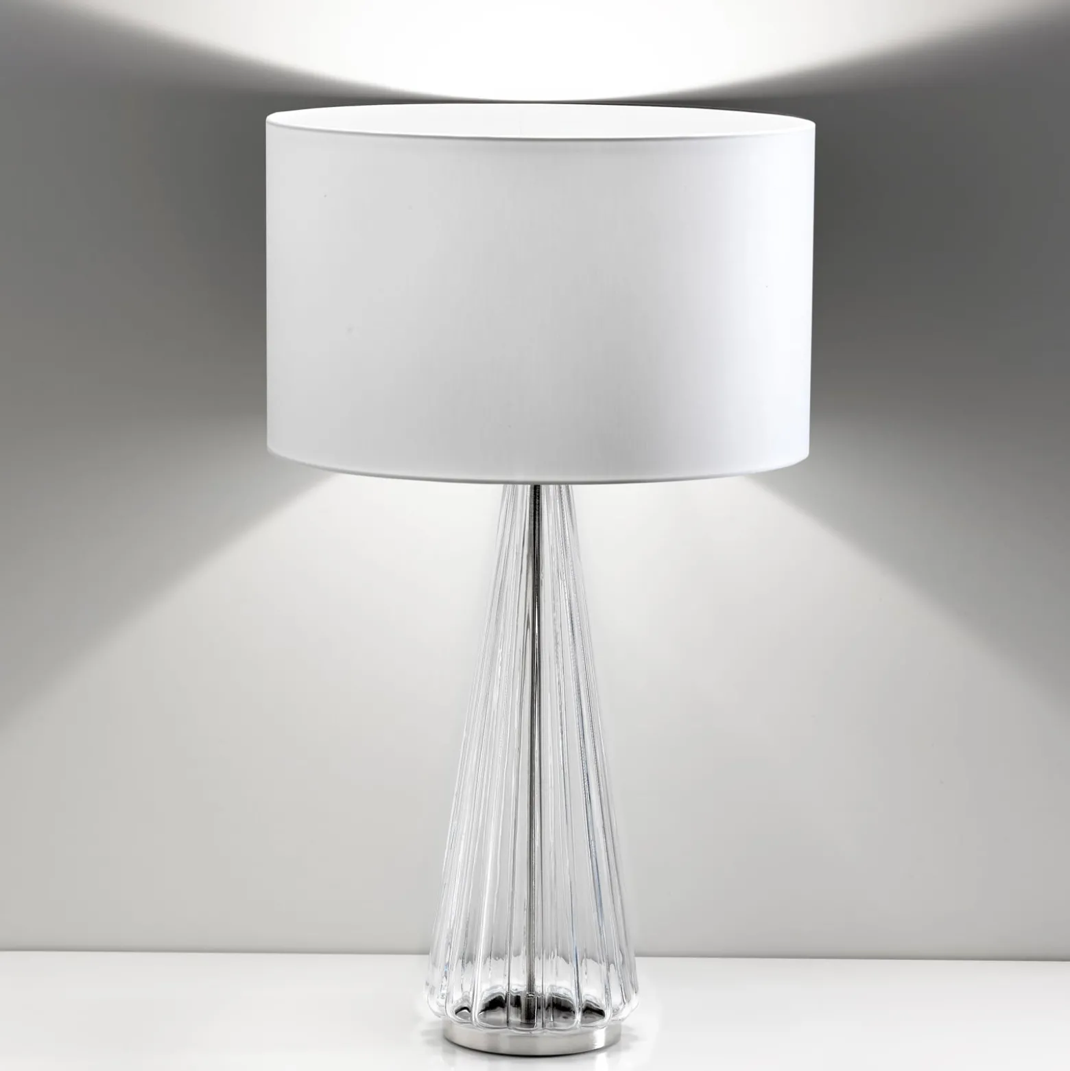 Tischlampe Costa Rica Schirm weiß, Fuß transparent